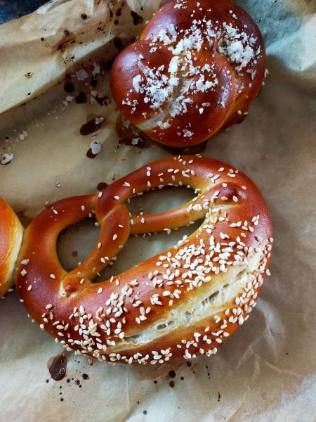 Sesame seed pretzel